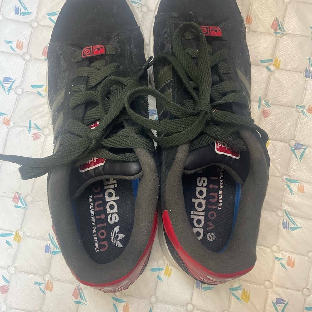 Adidas evolution skate shoes